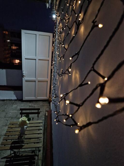 Charming Apartment With Private Terrace Bukarest Exterior foto