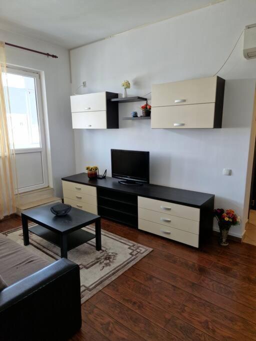 Charming Apartment With Private Terrace Bukarest Exterior foto