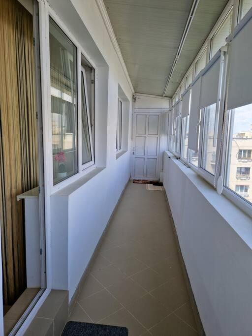 Charming Apartment With Private Terrace Bukarest Exterior foto