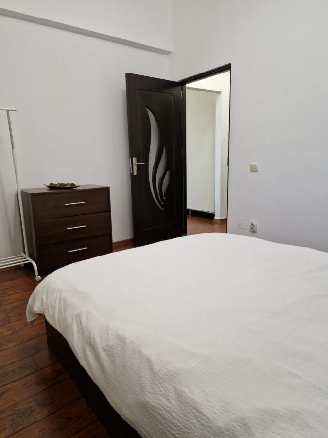 Charming Apartment With Private Terrace Bukarest Exterior foto
