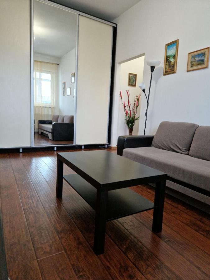 Charming Apartment With Private Terrace Bukarest Exterior foto